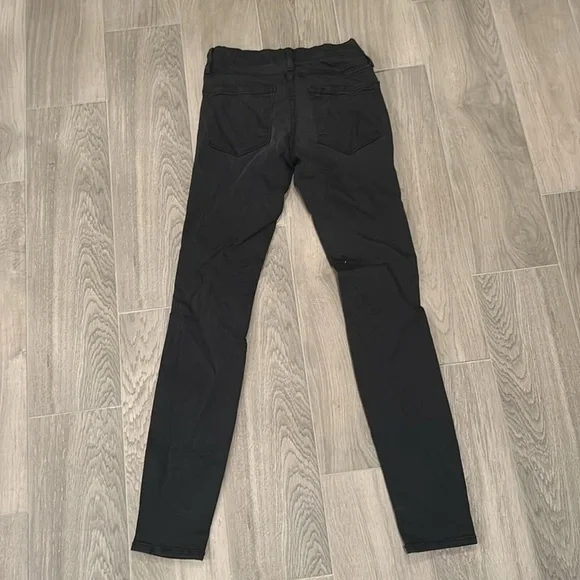 Frame Women’s Ripped Black Jeans Size 25